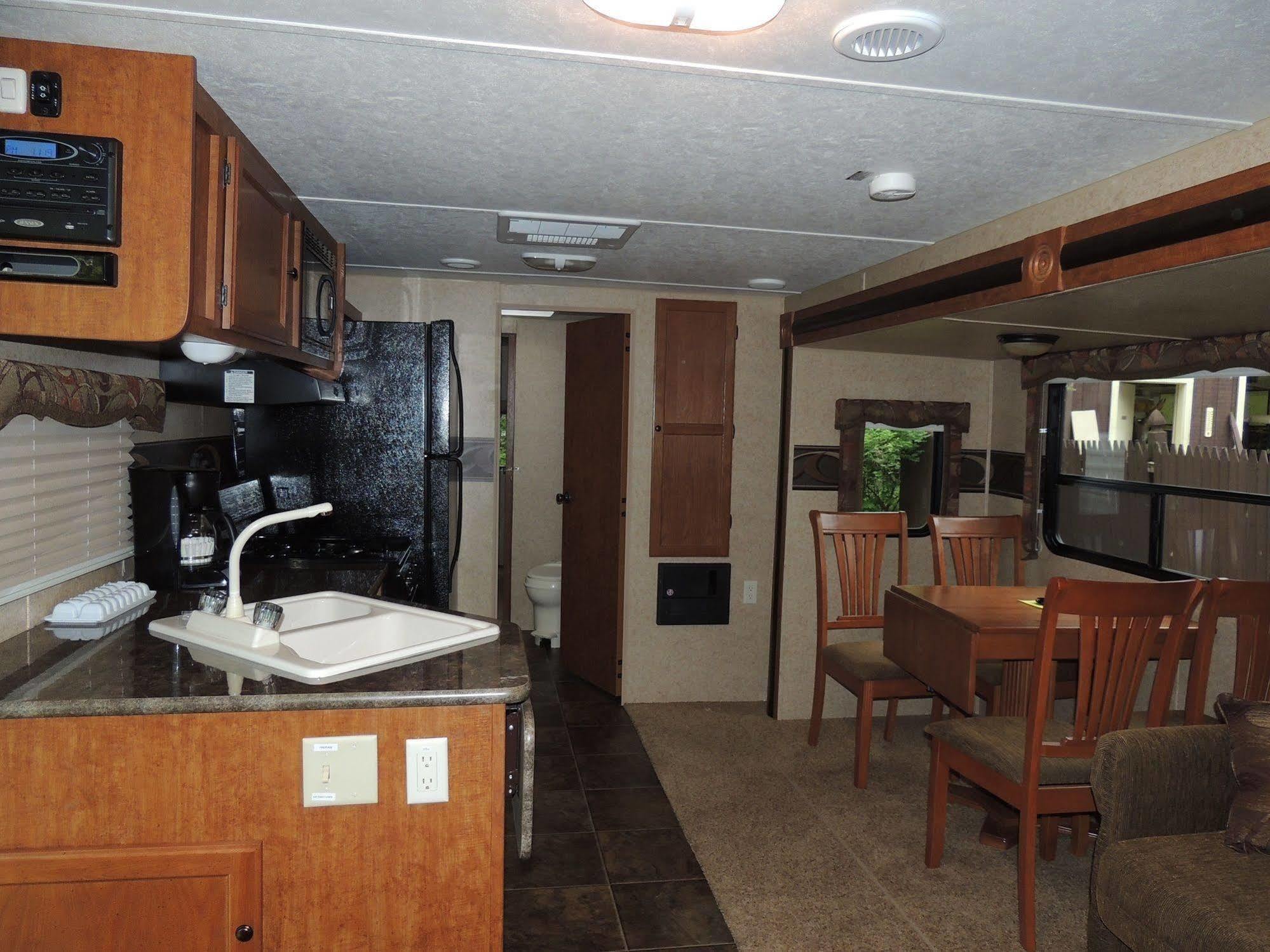 Lake George Escape - Campground Warrensburg Exterior photo